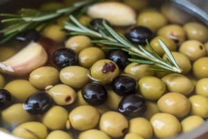 Pourquoi piquer les olives avant de les faire tremper ?